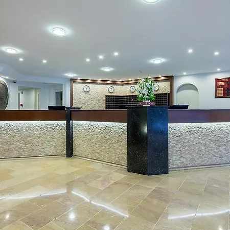 度假村 拉布拉达阿兰图酒店 5*
